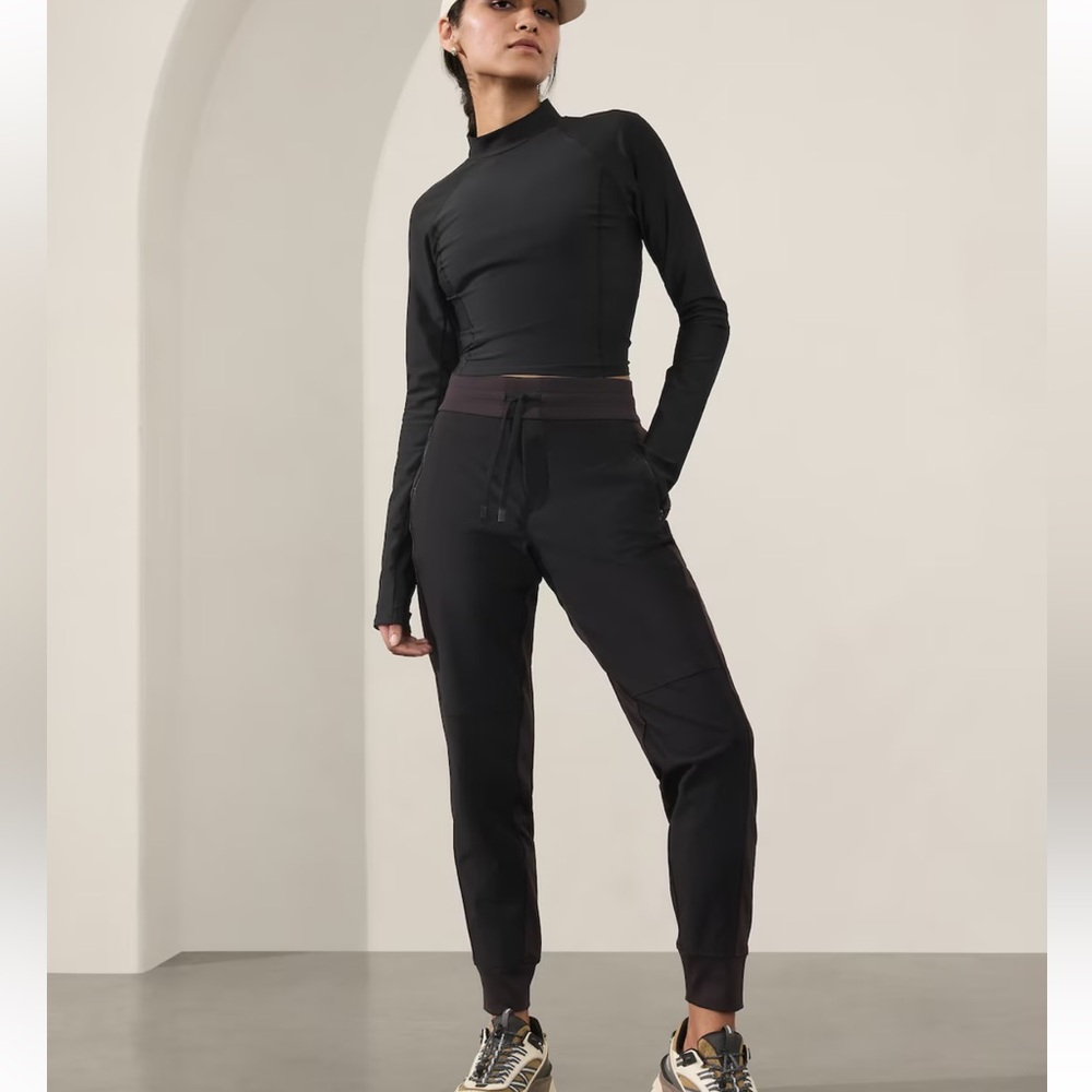 Athleta Hybrid Trek Jogger